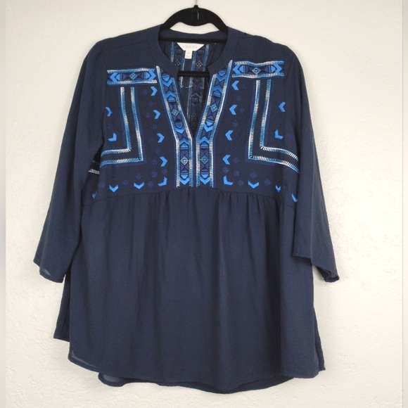 Adiva Navy Blue Embroidered Flowy Blouse Top Size Medium Geometric Lightweight - Picture 1 of 9